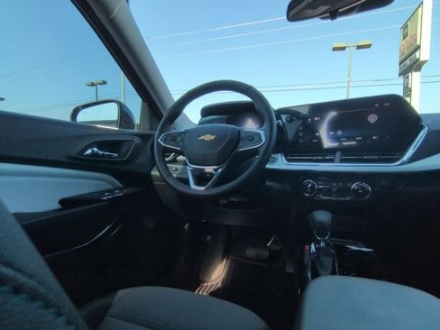 Certified 2025 Chevrolet Trax LT w/ Driver Confidence Package image 7