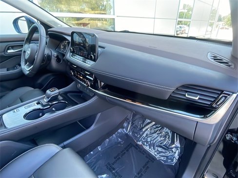 Used 2023 Nissan Rogue SL w/ SL Premium Package image 12