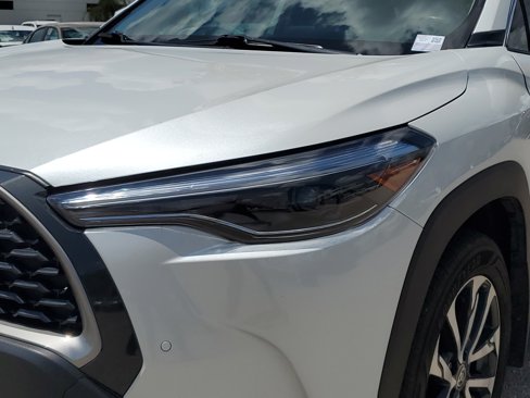 Used 2024 Toyota Corolla Cross XLE image 11