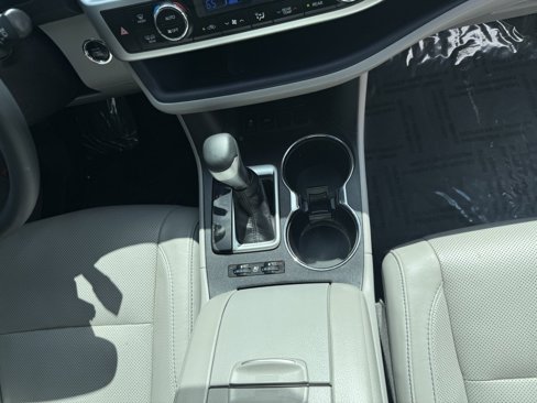 Used 2016 Toyota Highlander Limited image 52
