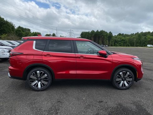 New 2025 Mitsubishi Outlander AWD image 2