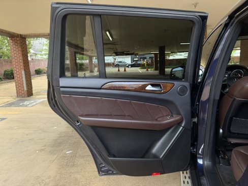 Used 2015 Mercedes-Benz GL 450 4MATIC image 12