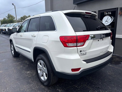 Used 2011 Jeep Grand Cherokee Laredo image 2