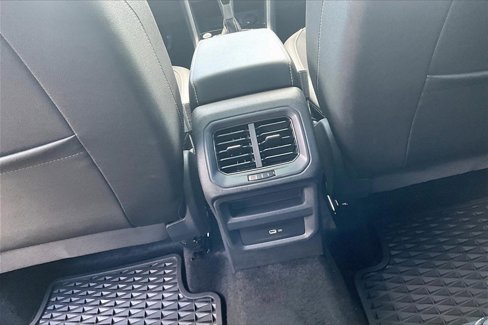 Certified 2023 Volkswagen Taos SE w/ Panoramic Sunroof Package image 17