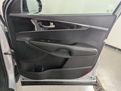 Used 2017 Kia Sorento L image 21