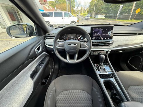 Used 2023 Jeep Compass Sport image 38