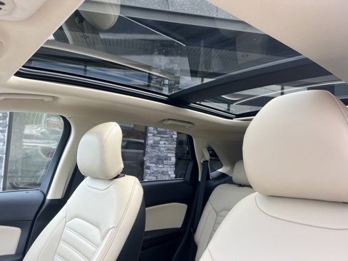 Used 2018 Ford Edge SEL w/ Equipment Group 201A image 4