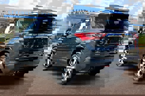 Used 2018 Chevrolet Traverse LT image 2