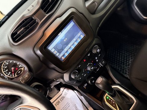 Used 2020 Jeep Renegade Latitude w/ Cold Weather Group image 27