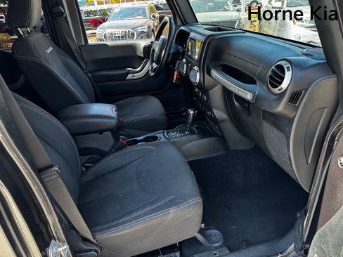 Used 2018 Jeep Wrangler Unlimited Sahara w/ Connectivity Group image 24