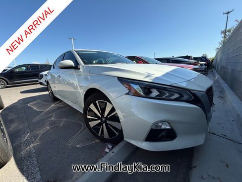 Used 2020 Nissan Altima 2.5 SV image 2
