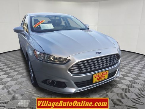 Used 2016 Ford Fusion SE w/ Equipment Group 202A image 16