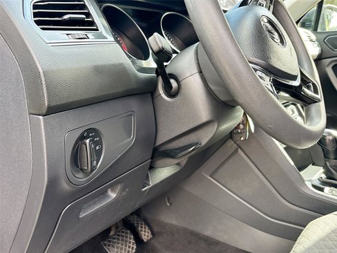 Used 2018 Volkswagen Tiguan S image 11