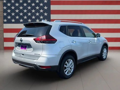 Used 2018 Nissan Rogue SV w/ Premium Package image 5