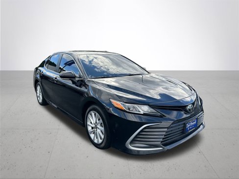 Used 2021 Toyota Camry LE image 5