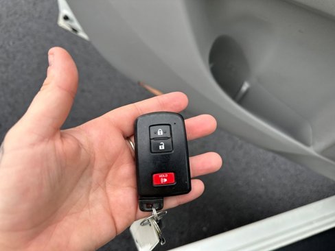 Used 2017 Toyota Prius V Three image 28