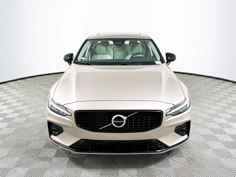 Used 2025 Volvo S60 B5 Core w/ Climate Package image 2