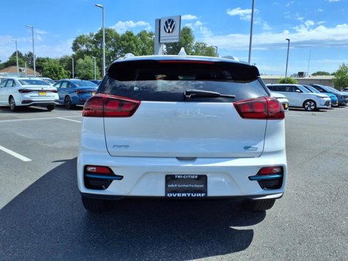 Certified 2022 Kia Niro EX image 7