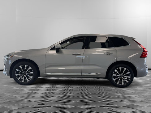 Used 2023 Volvo XC60 B5 Plus image 6