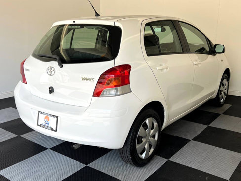 Used 2011 Toyota Yaris 4-Door Hatchback image 6