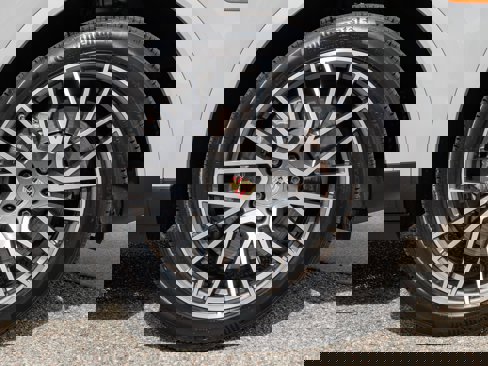 Certified 2022 Porsche Cayenne Platinum Edition image 19