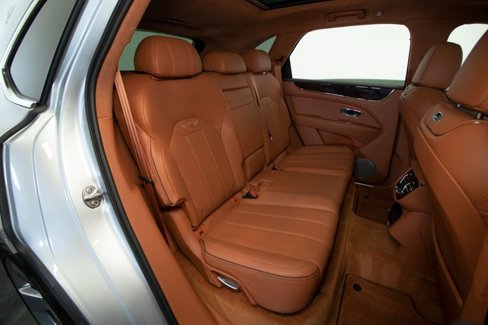 Used 2023 Bentley Bentayga Plug-In Hybrid image 65