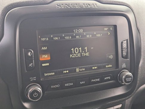 Used 2016 Jeep Renegade Limited image 27