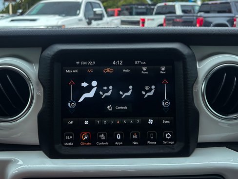 Used 2022 Jeep Gladiator Overland w/ Cold Weather Group image 17