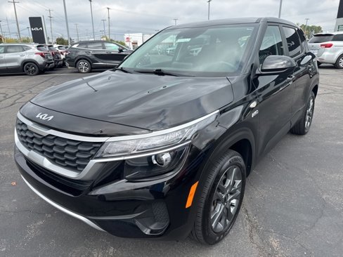 Used 2023 Kia Seltos LX image 3
