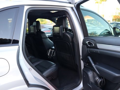 Used 2013 Porsche Cayenne Turbo image 55