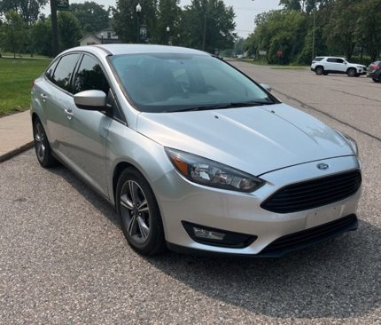 Used 2018 Ford Focus SE w/ SE Appearance Package image 4