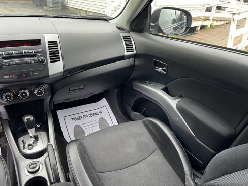 Used 2012 Mitsubishi Outlander SE image 25