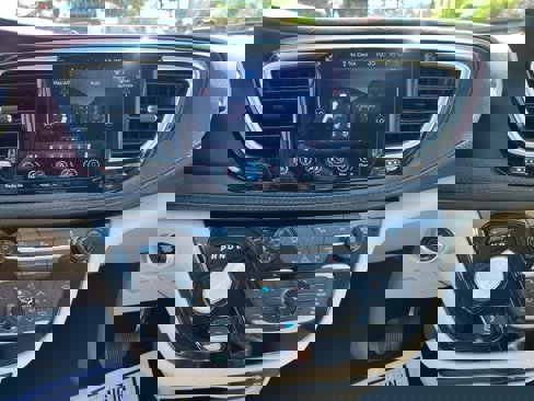 Certified 2019 Chrysler Pacifica Limited image 15