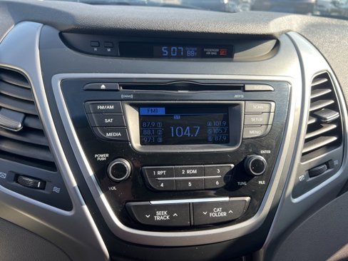 Used 2016 Hyundai Elantra SE image 26