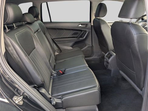 Used 2023 Volkswagen Tiguan SE image 13