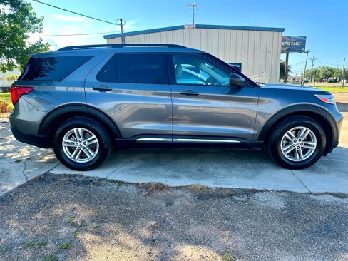 Used 2023 Ford Explorer XLT image 5