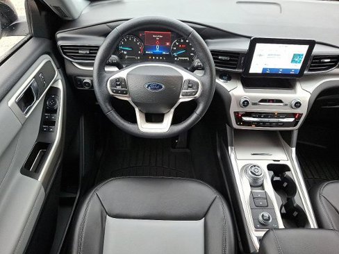 Certified 2022 Ford Explorer XLT w/ Equipment Group 202A image 12