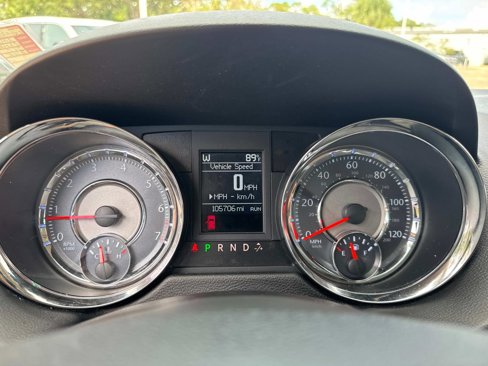 Used 2012 Chrysler Town & Country Touring-L w/ Driver Convenience Group image 31