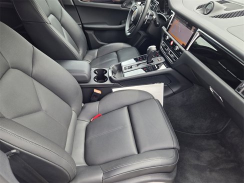 Certified 2024 Porsche Macan Turbo image 16