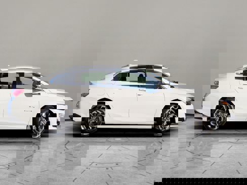 Used 2022 Chevrolet Malibu LT image 3