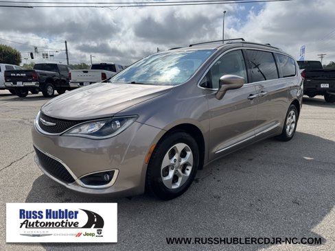 Used 2017 Chrysler Pacifica Touring-L Plus image 1