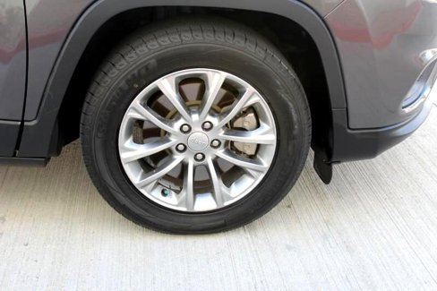 Used 2021 Jeep Cherokee Latitude Plus image 40