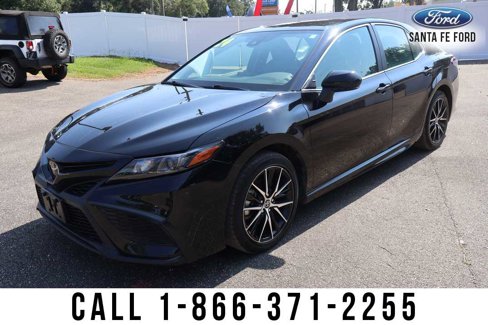 Used 2024 Toyota Camry SE image 2