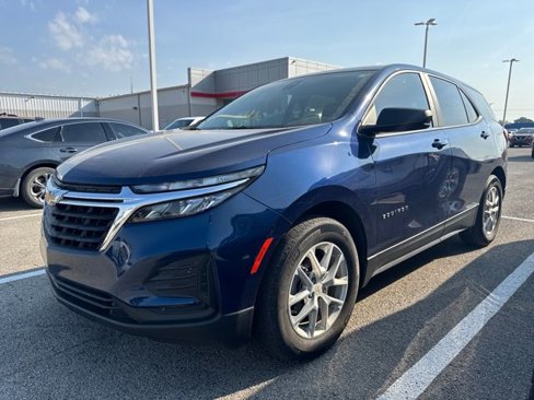 Used 2023 Chevrolet Equinox LS w/ LS Convenience Package image 1