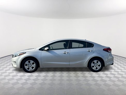 Used 2017 Kia Forte LX image 11