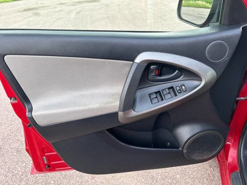 Used 2009 Toyota RAV4 4WD w/ 3rd Row image 11