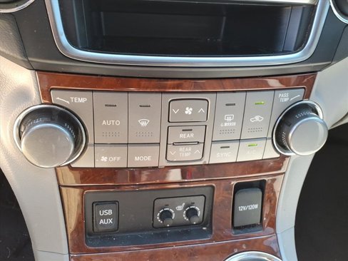 Used 2013 Toyota Highlander Limited image 23