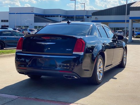 Used 2018 Chrysler 300 Touring L image 18