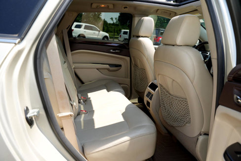 Used 2015 Cadillac SRX Luxury w/ Driver Awareness Package image 21
