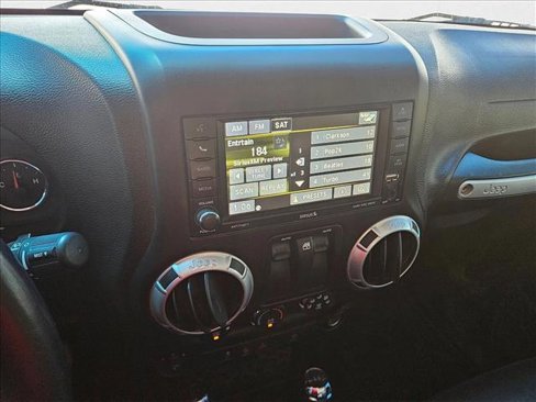 Used 2017 Jeep Wrangler Rubicon w/ Power Convenience Group image 13
